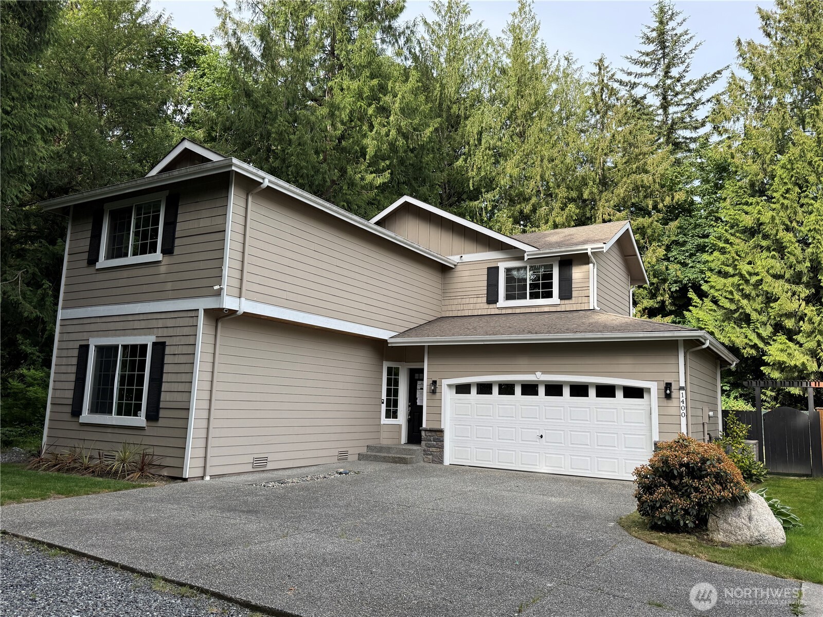 1400 Weaver Way Property Photo 2