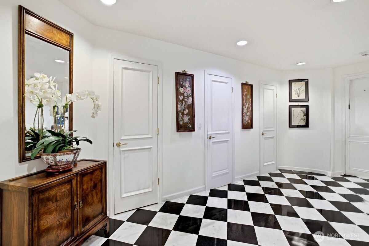 10000 Meydenbauer Way 1 Property Photo 3