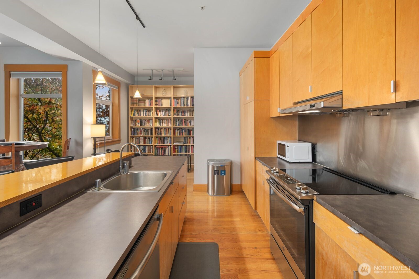 81 Vine Street 406 Property Photo 10