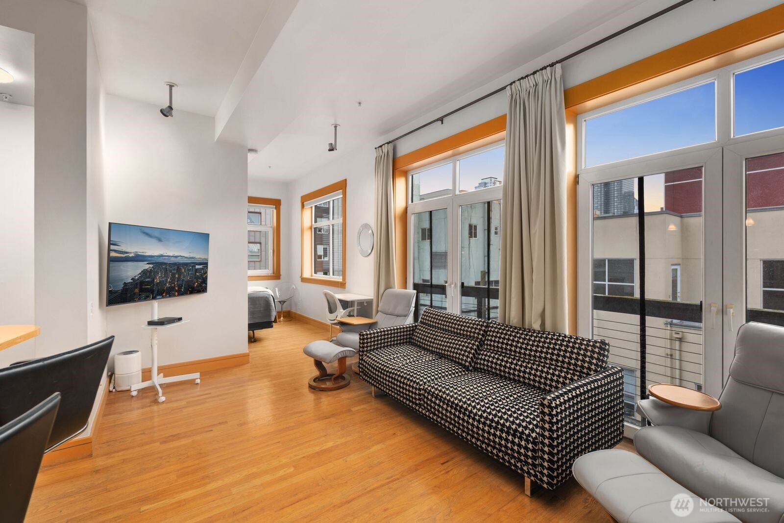 81 Vine Street 406 Property Photo 13