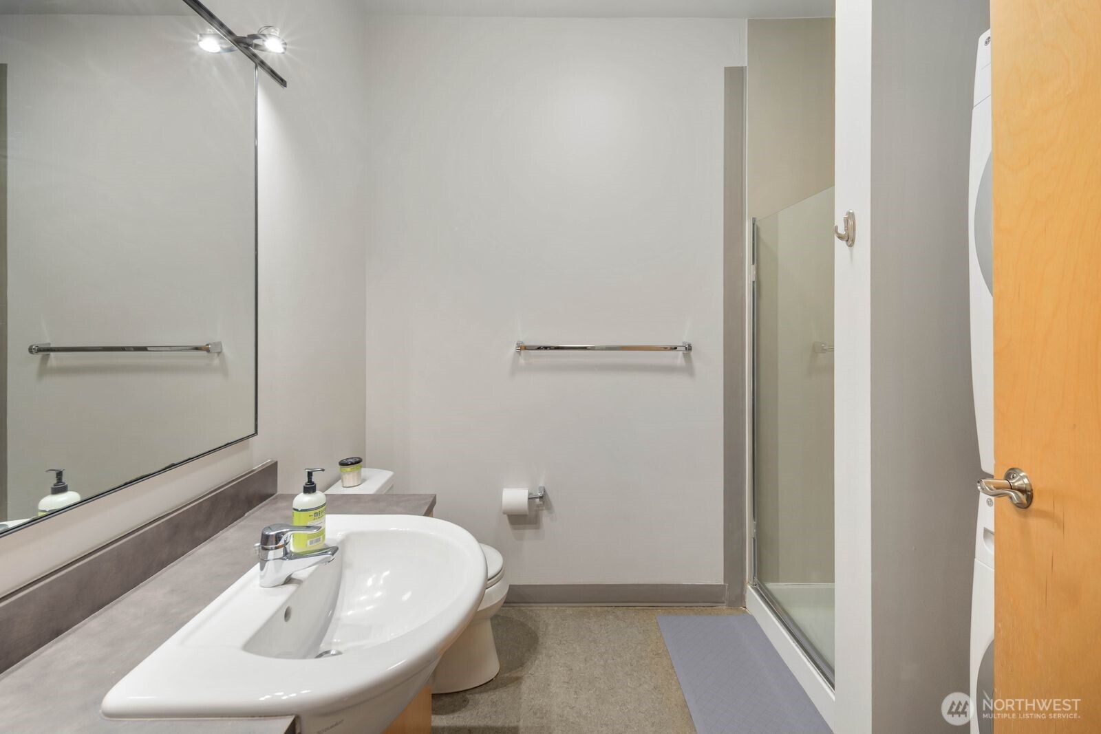 81 Vine Street 406 Property Photo 25