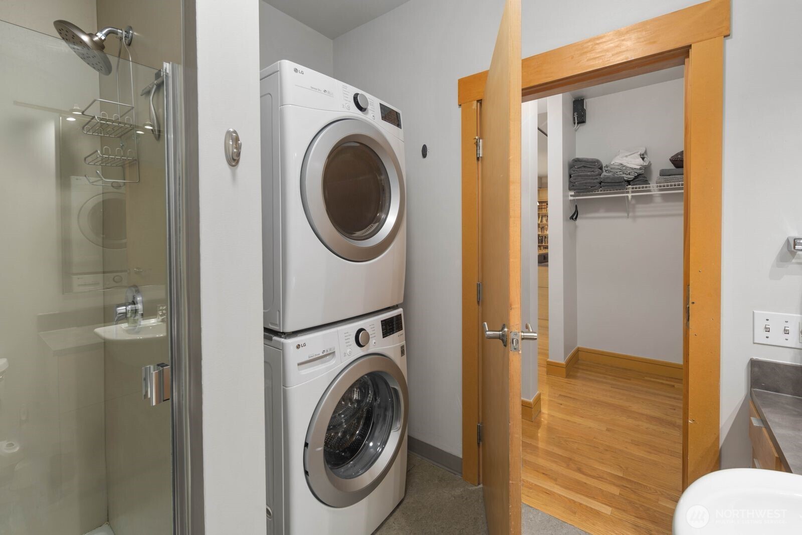 81 Vine Street 406 Property Photo 26