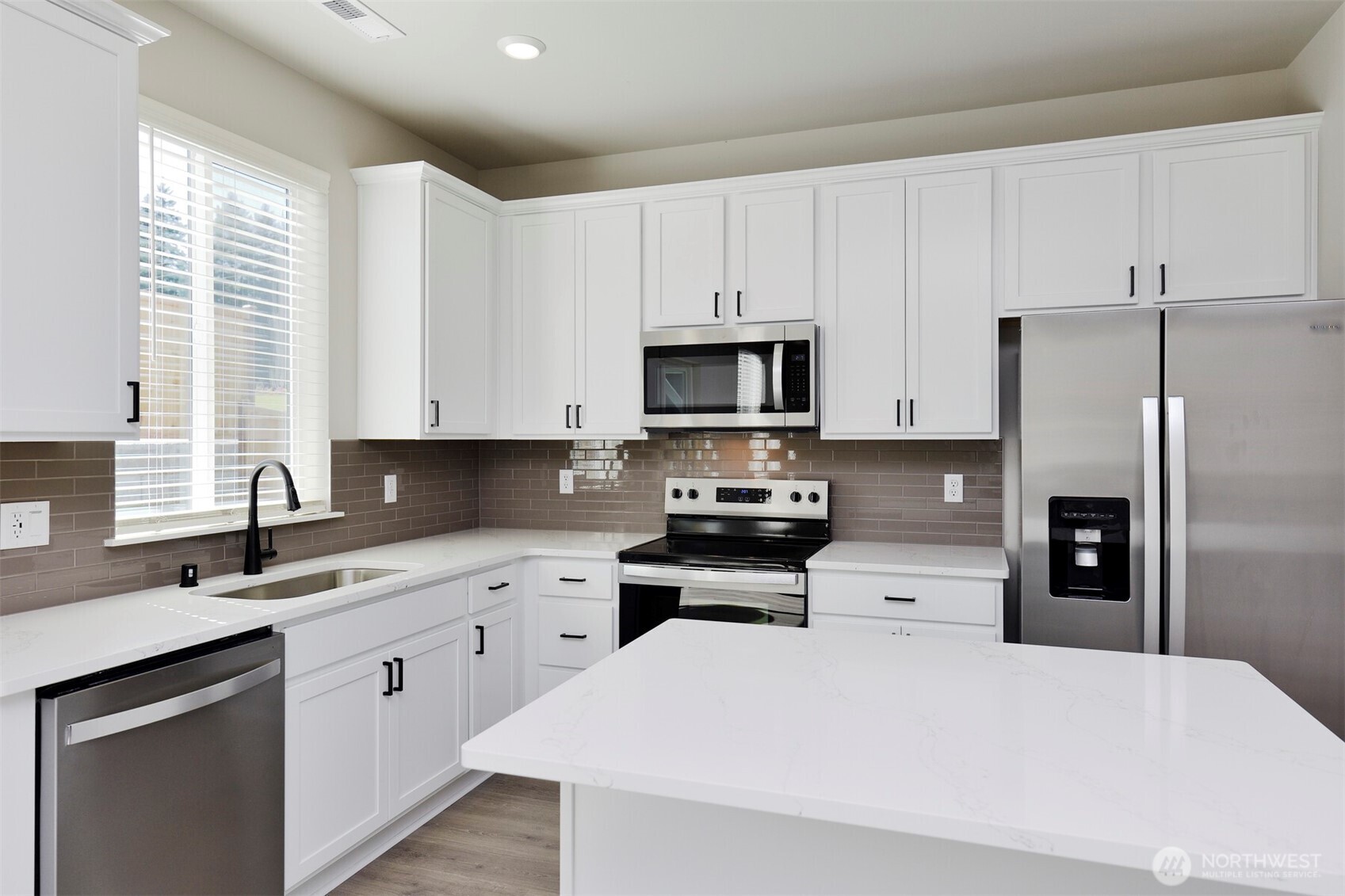 5938 Nw Rhino Way Property Photo 4