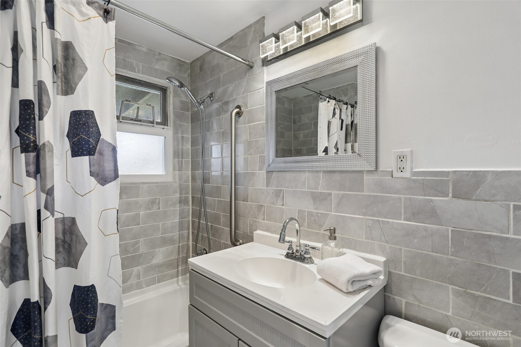 10615 1st Avenue Property Photo 11