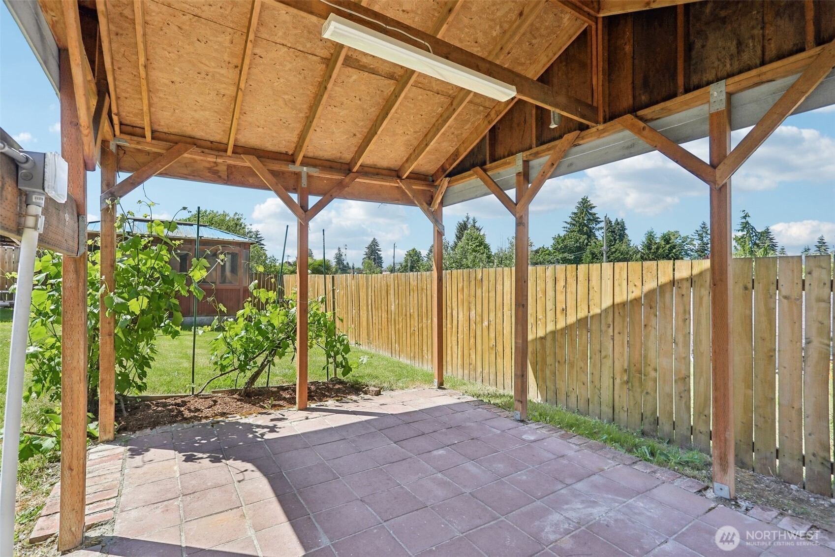 10615 1st Avenue Property Photo 16