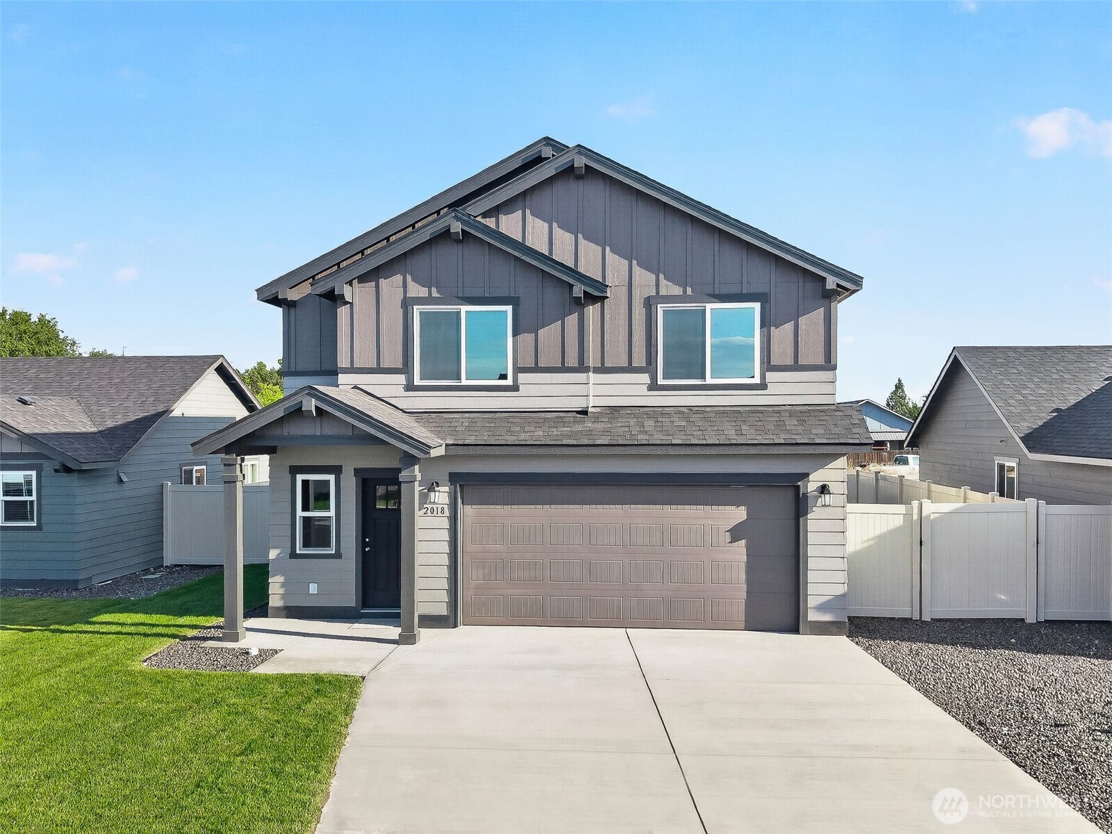 2018 N Oak Road Property Photo 1