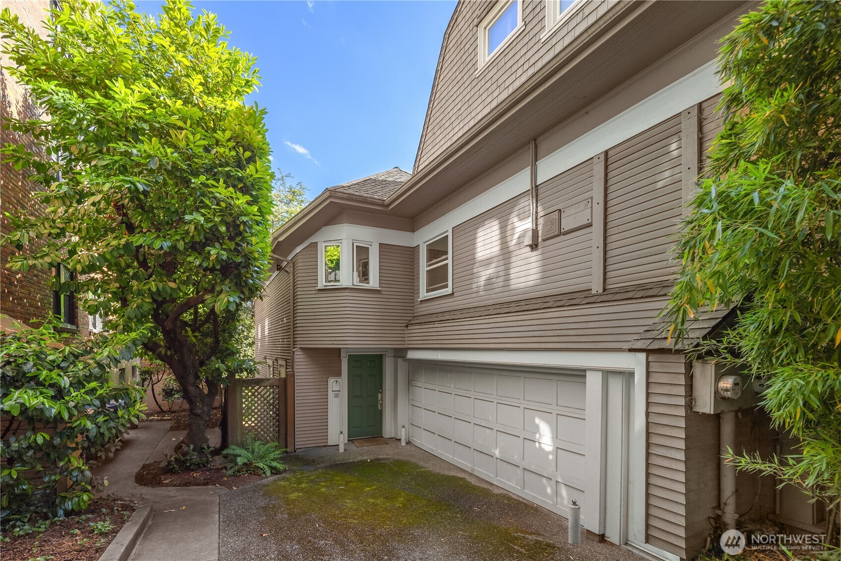 111 W Kinnear Place Property Photo 2