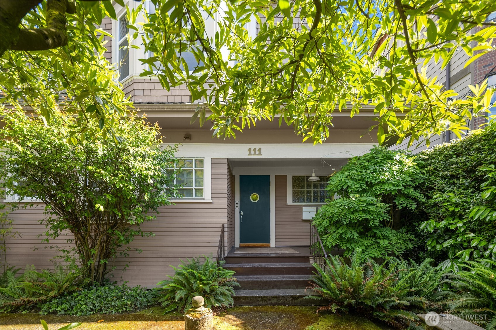 111 W Kinnear Place Property Photo 3