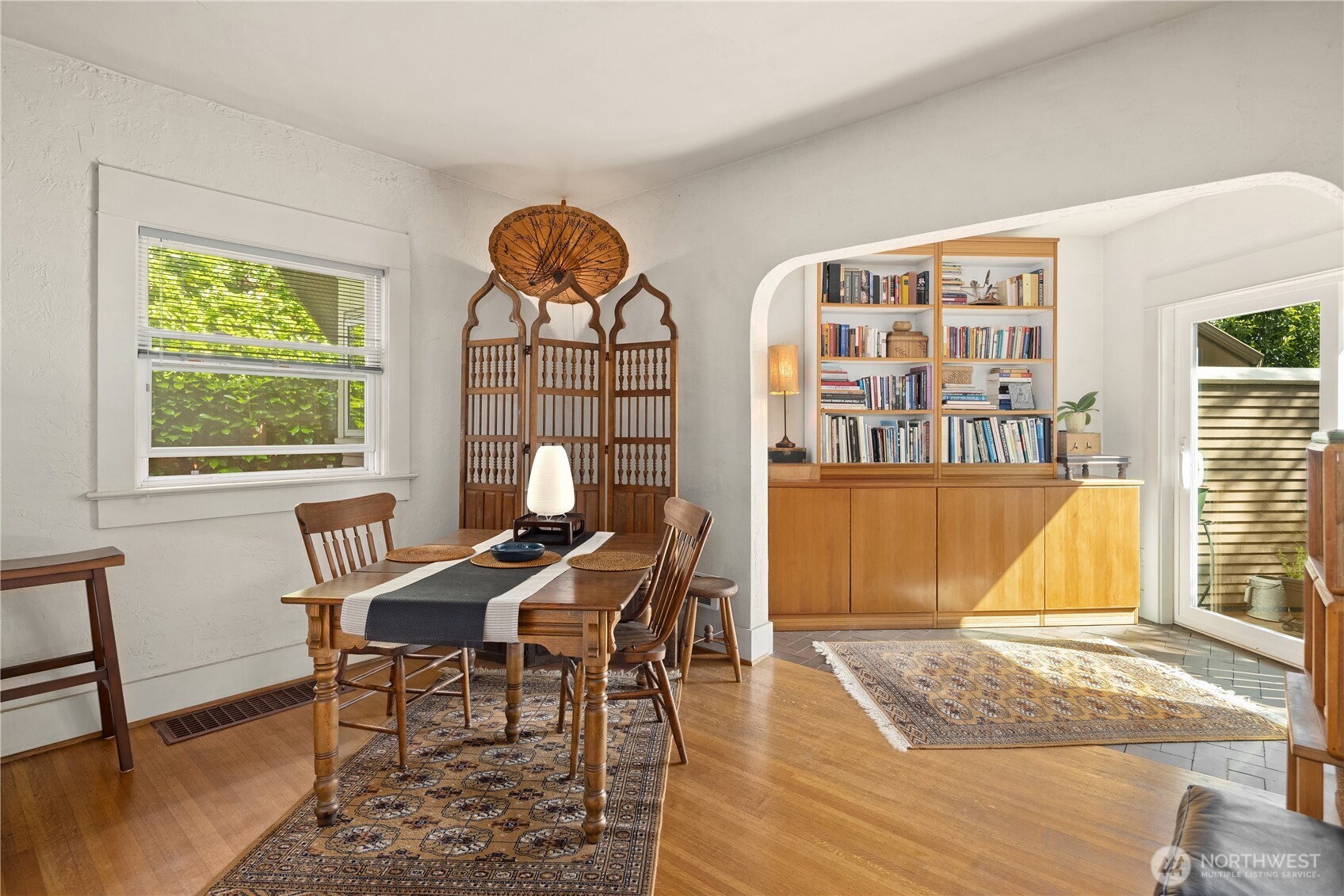 111 W Kinnear Place Property Photo 8