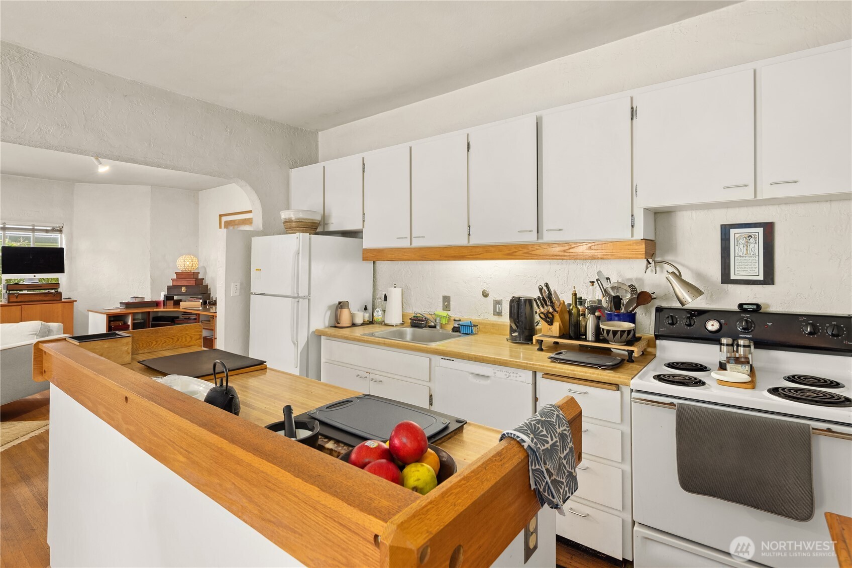 111 W Kinnear Place Property Photo 10