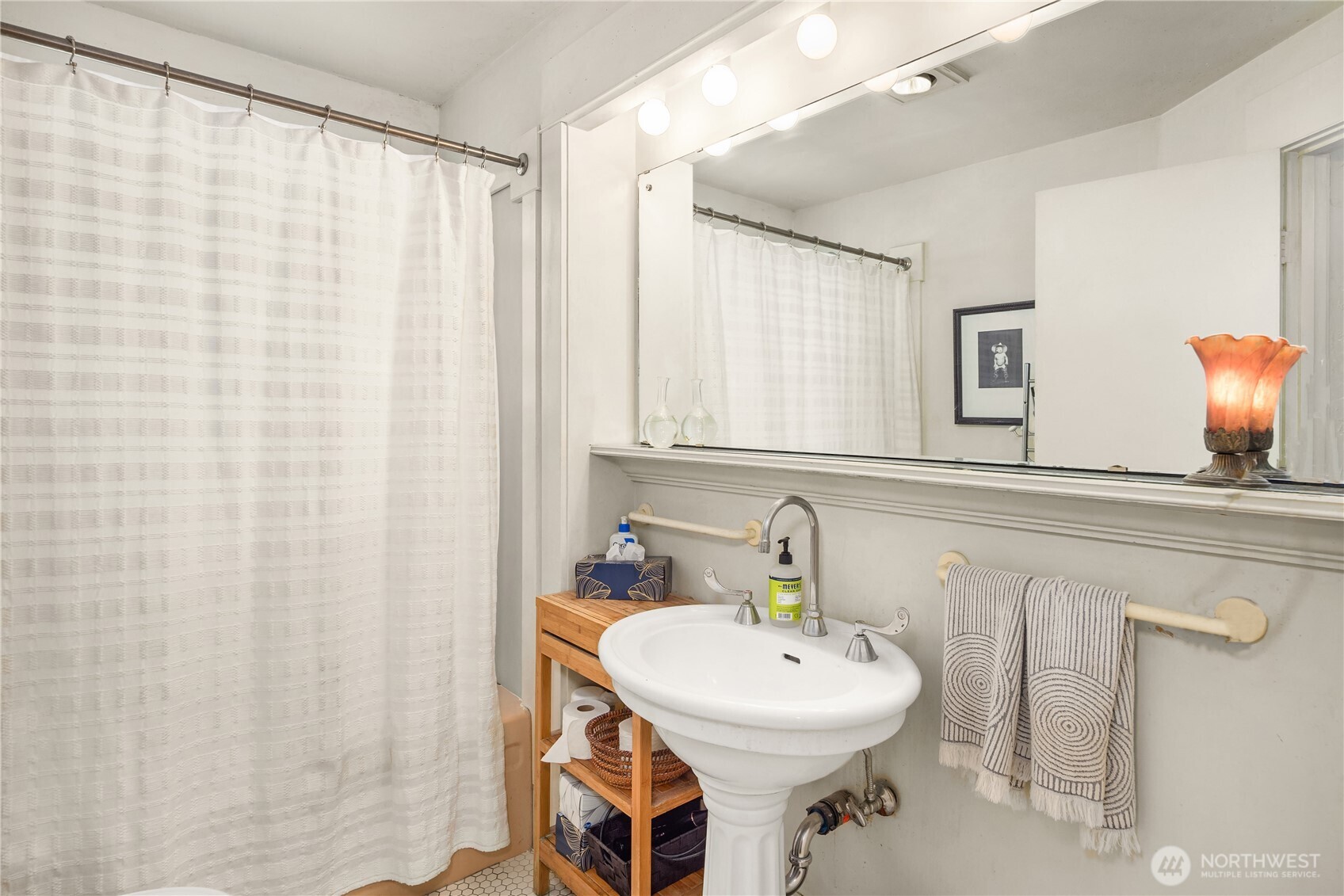 111 W Kinnear Place Property Photo 15