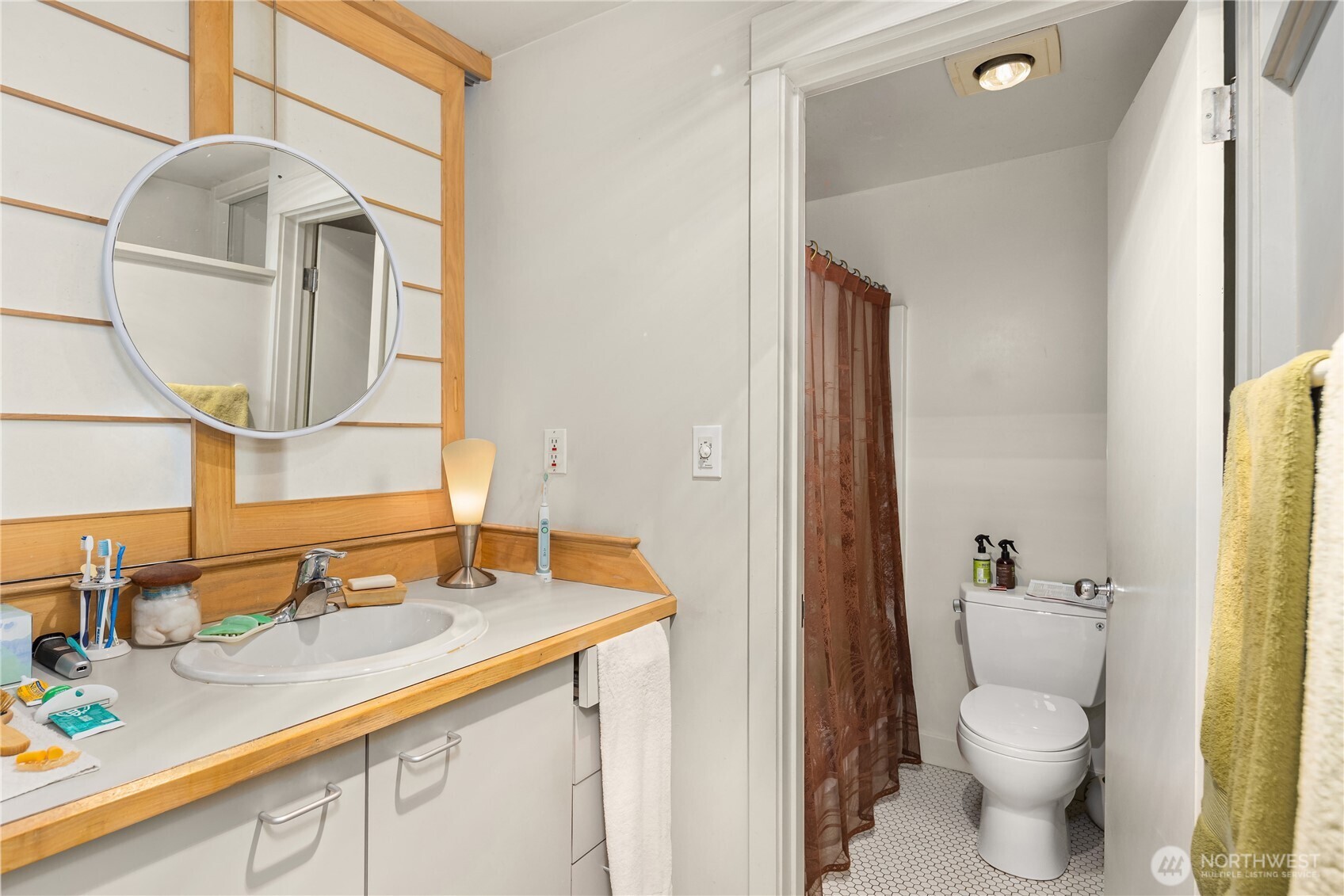 111 W Kinnear Place Property Photo 26