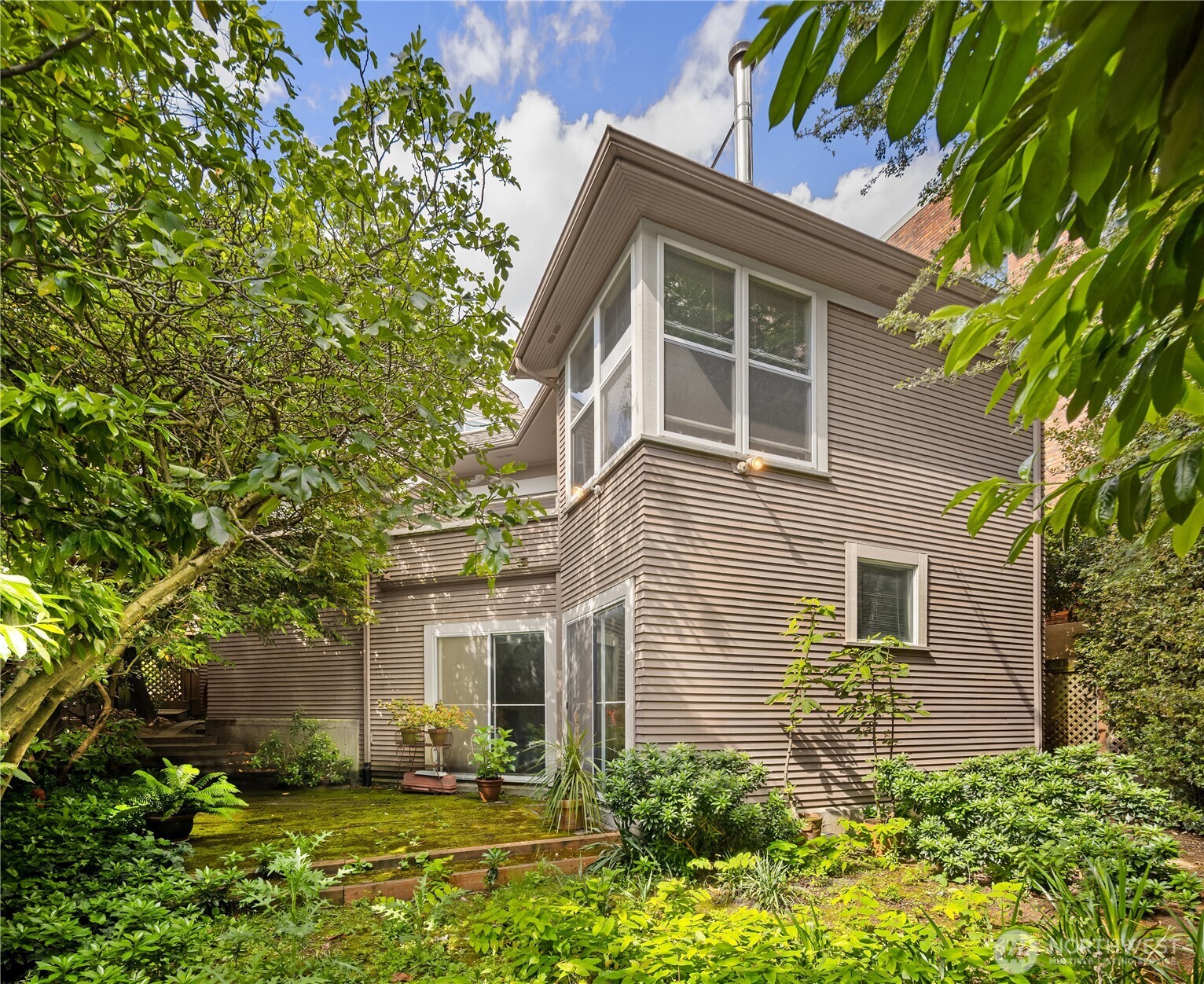 111 W Kinnear Place Property Photo 28