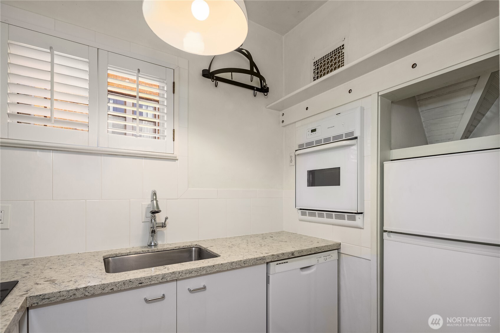 111 W Kinnear Place Property Photo 31