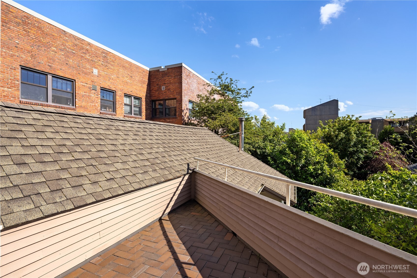 111 W Kinnear Place Property Photo 32
