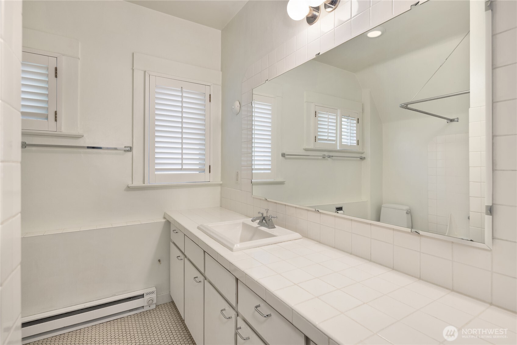 111 W Kinnear Place Property Photo 35