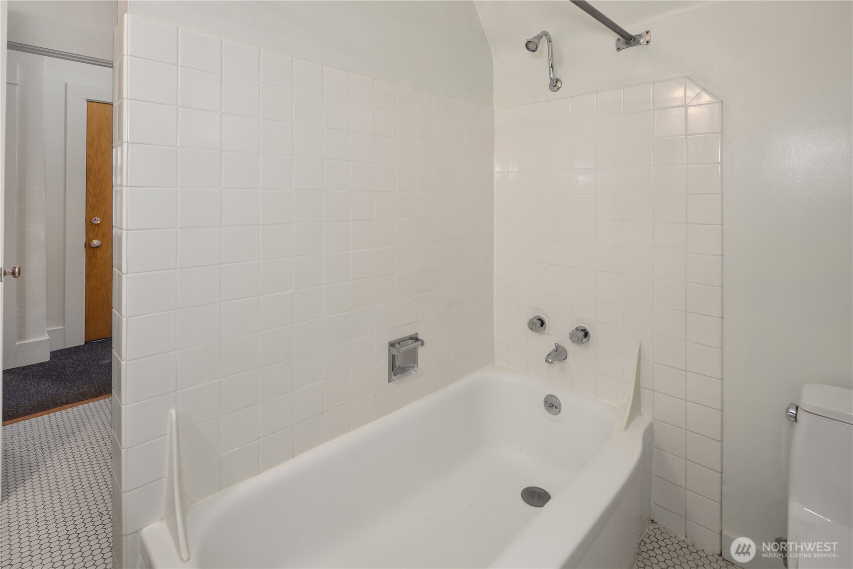 111 W Kinnear Place Property Photo 36