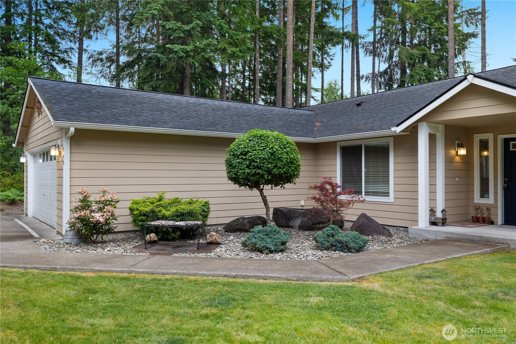 840 E Timberlake Drive Property Photo 2