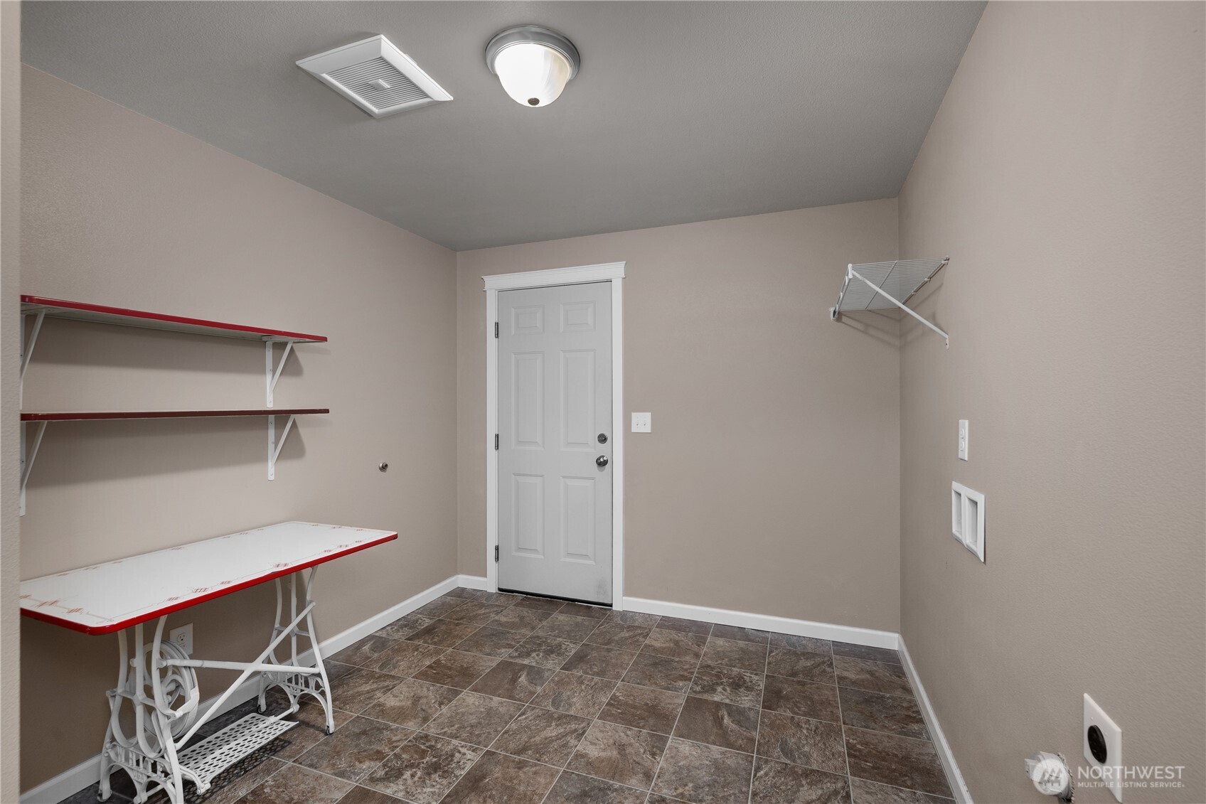 840 E Timberlake Drive Property Photo 13