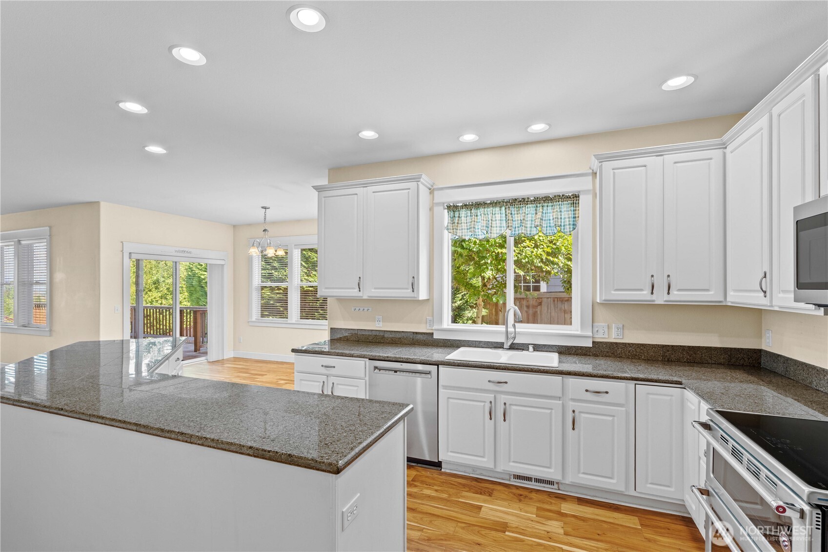 2010 26th Place Property Photo 12
