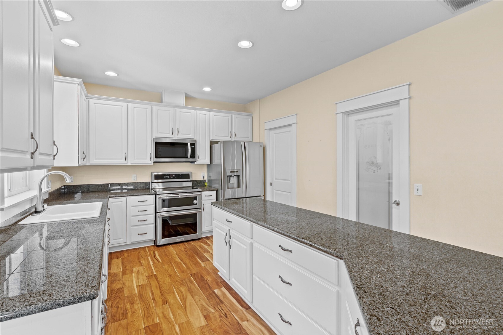 2010 26th Place Property Photo 13
