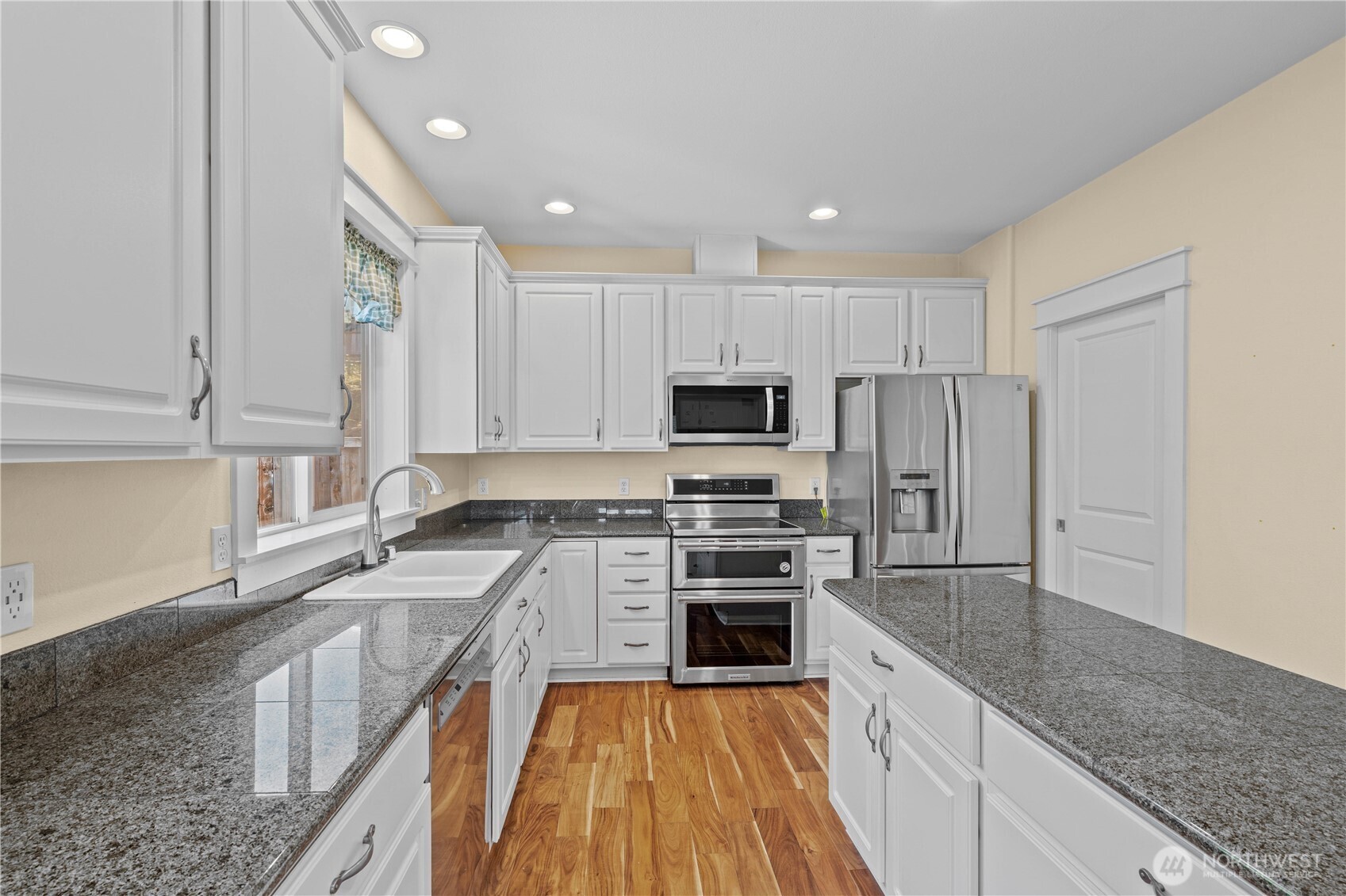 2010 26th Place Property Photo 14