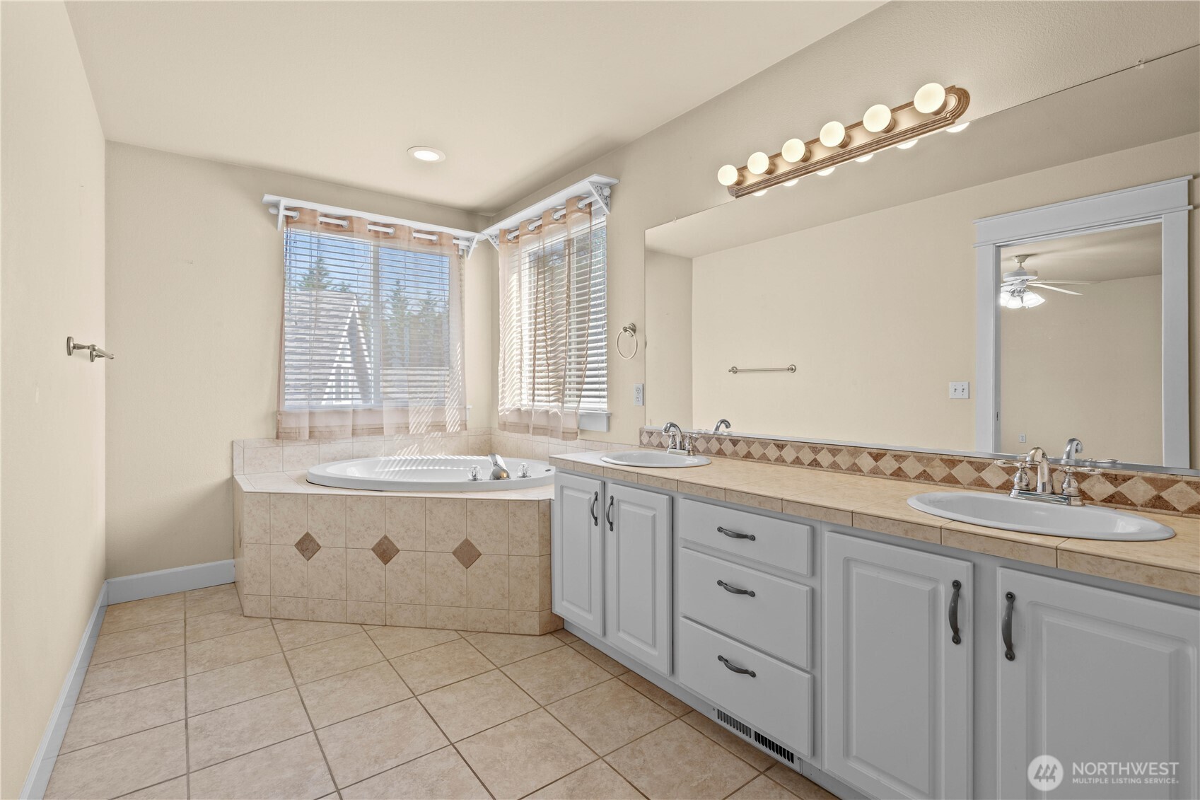 2010 26th Place Property Photo 28