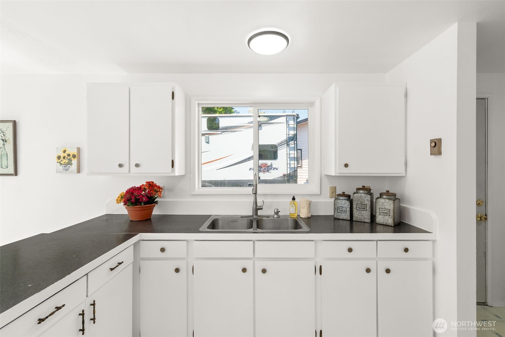 466 Garfield Avenue Property Photo 13