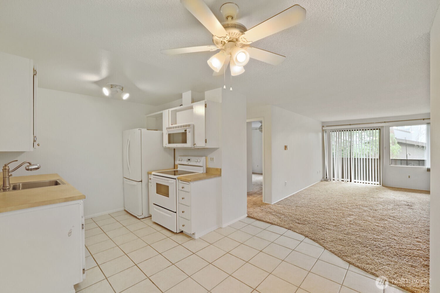 6110 24th Avenue 203 Property Photo 6
