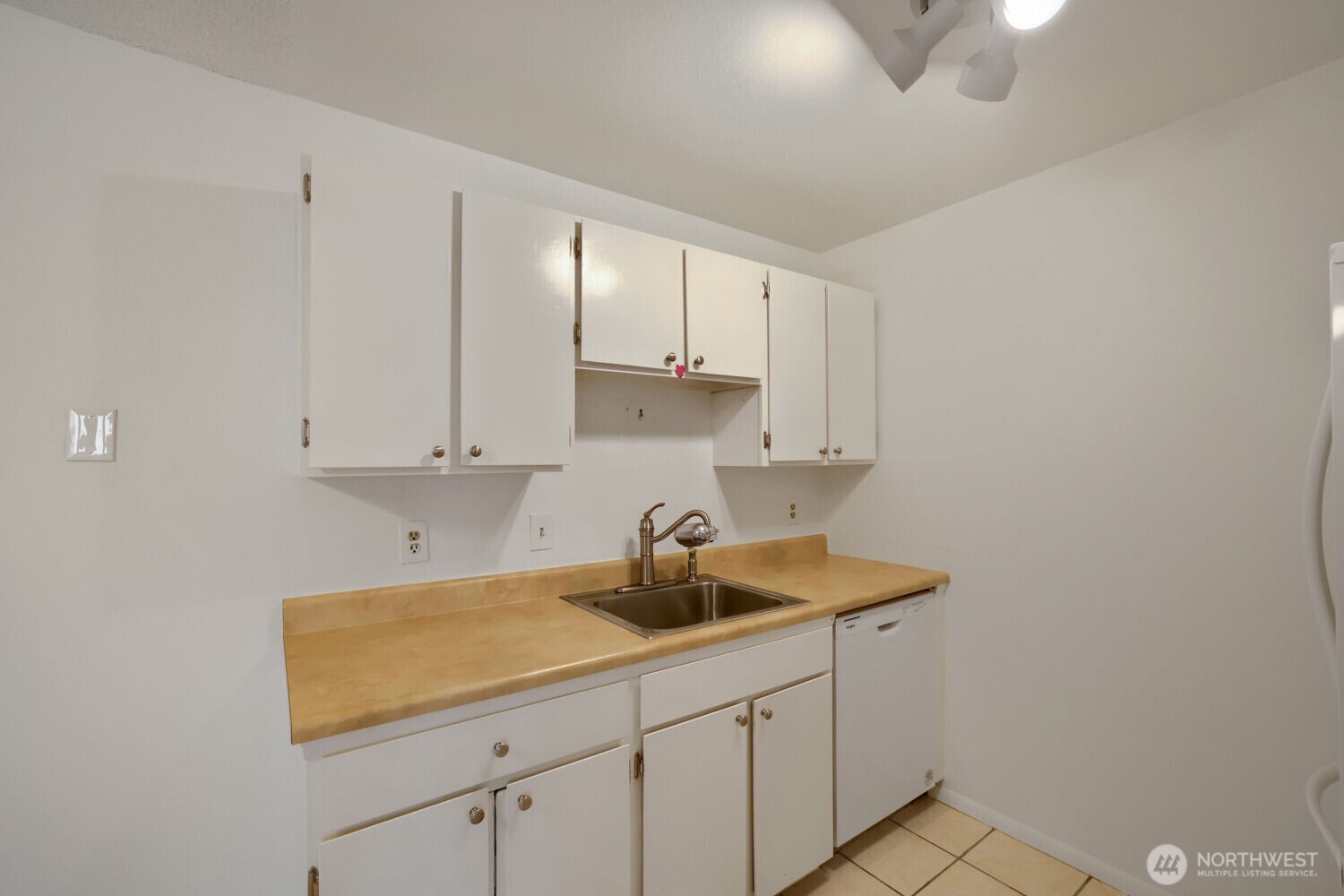 6110 24th Avenue 203 Property Photo 9