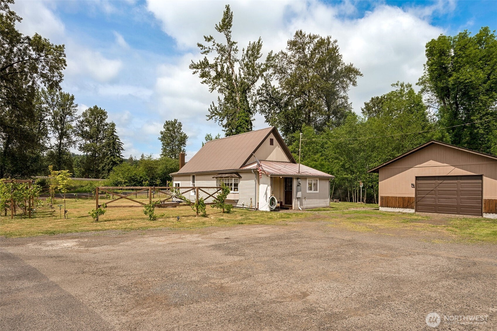 8512 Driftwood Lane Property Photo 1