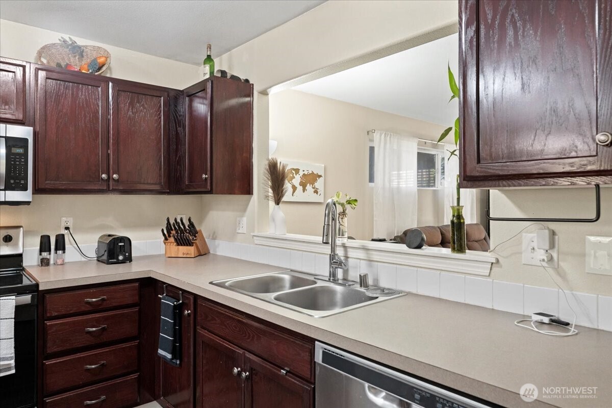 18402 39th Avenue Property Photo 9