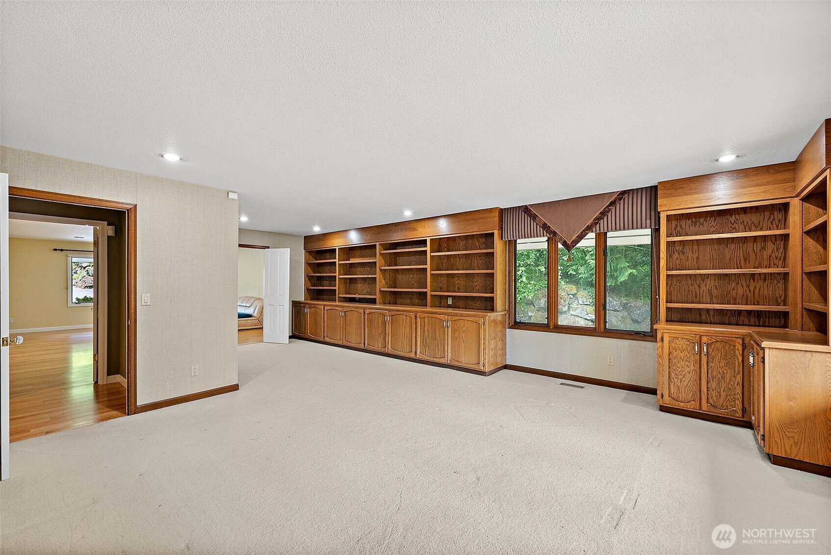 6718 76th Street Property Photo 21