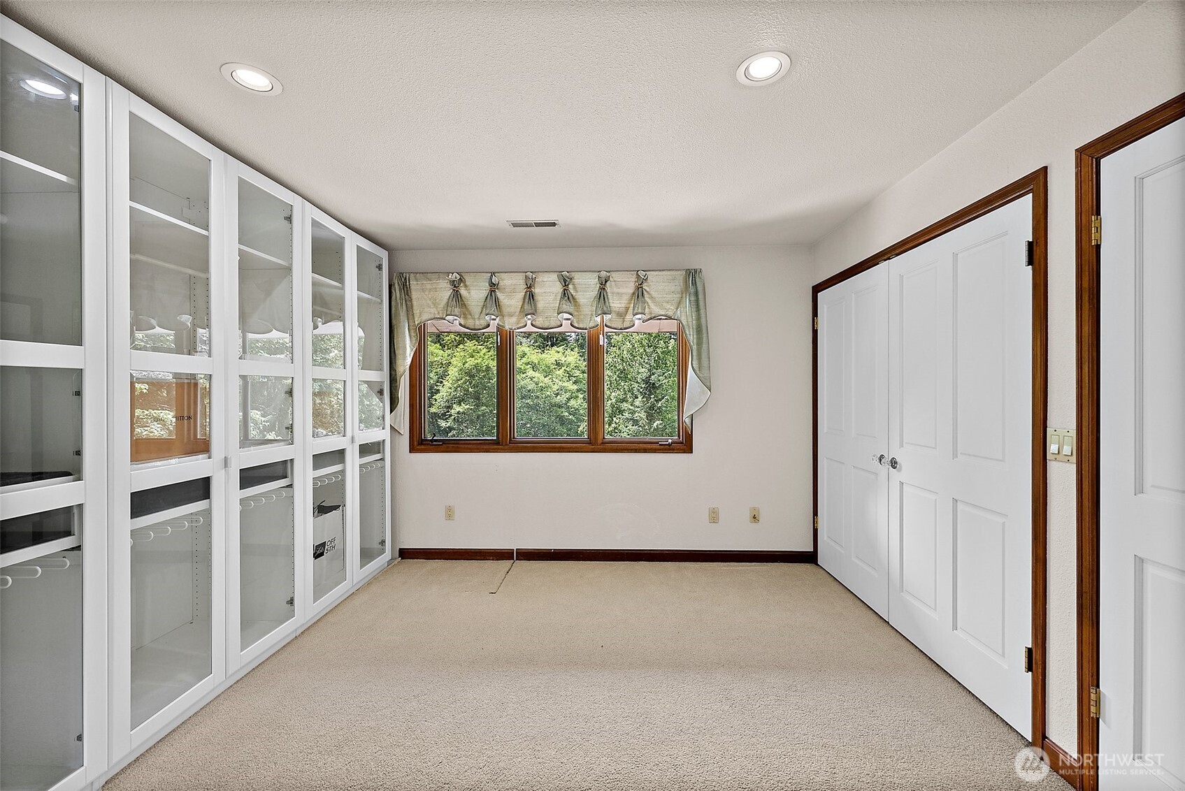 6718 76th Street Property Photo 32