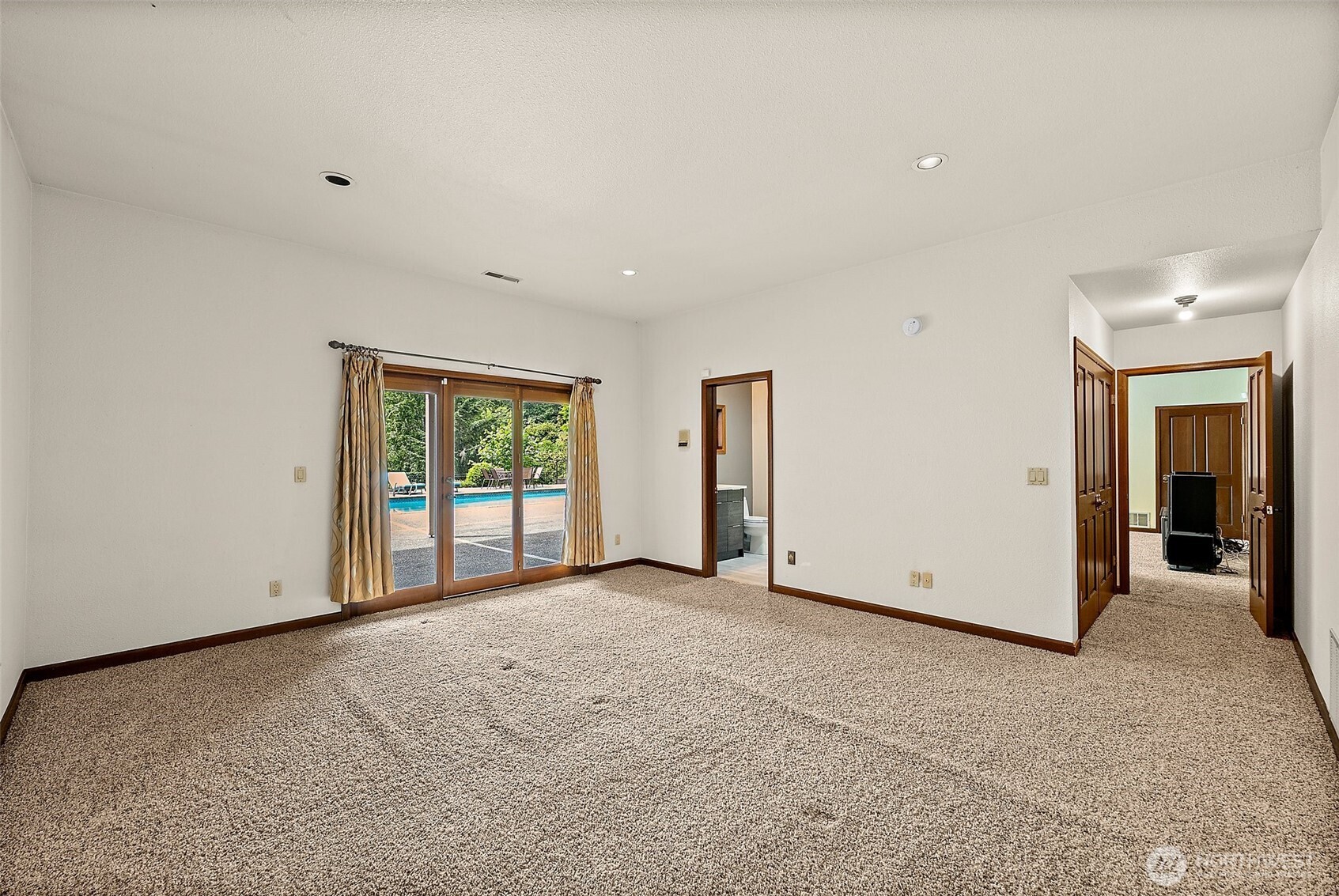 6718 76th Street Property Photo 38
