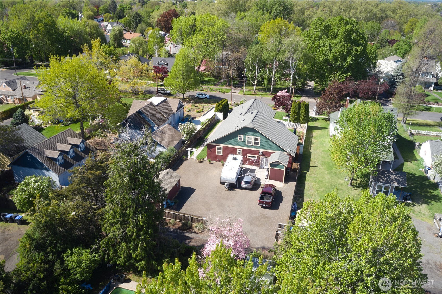 527 Catherine Street Property Photo 6