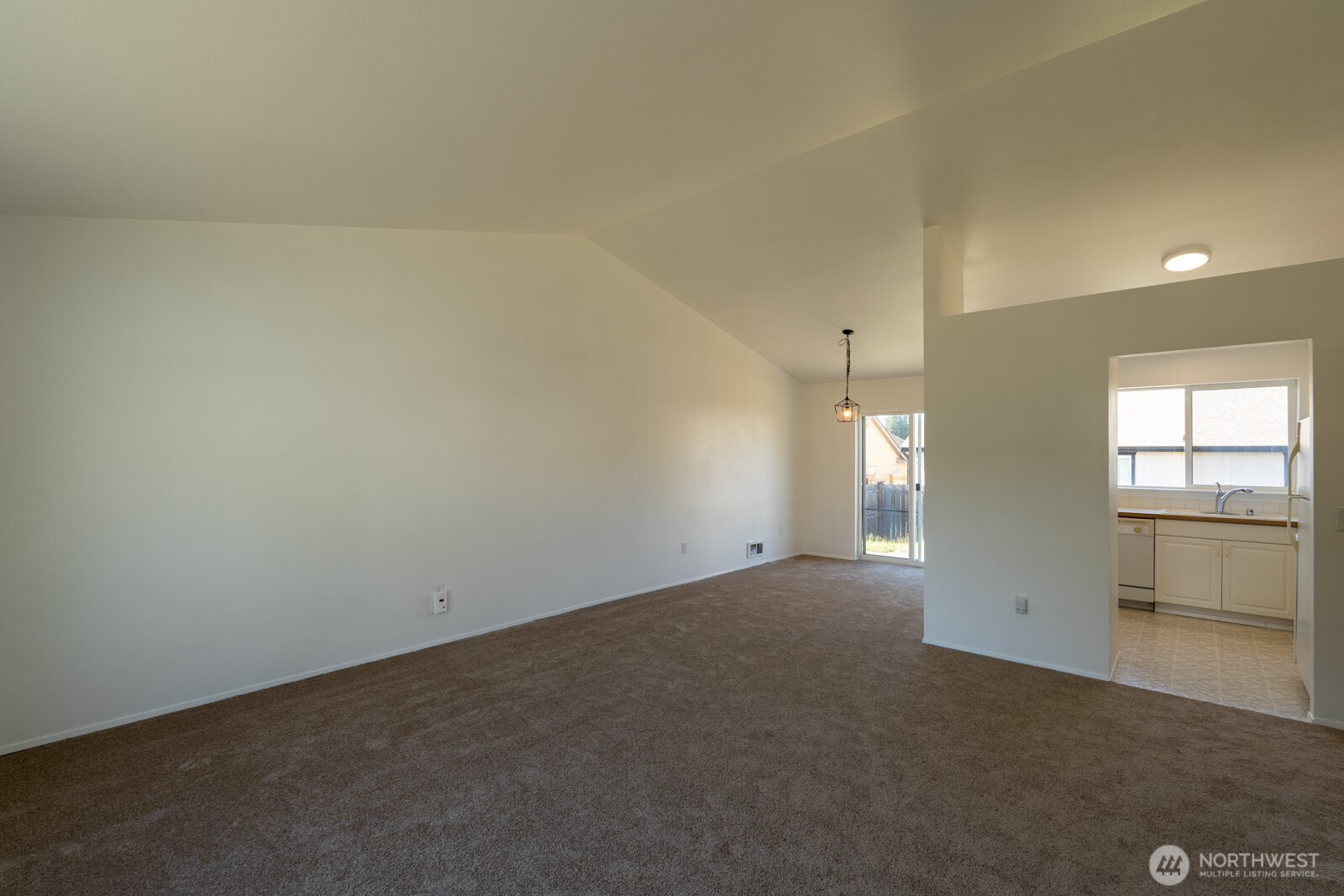 121 Patriot Way Property Photo 6
