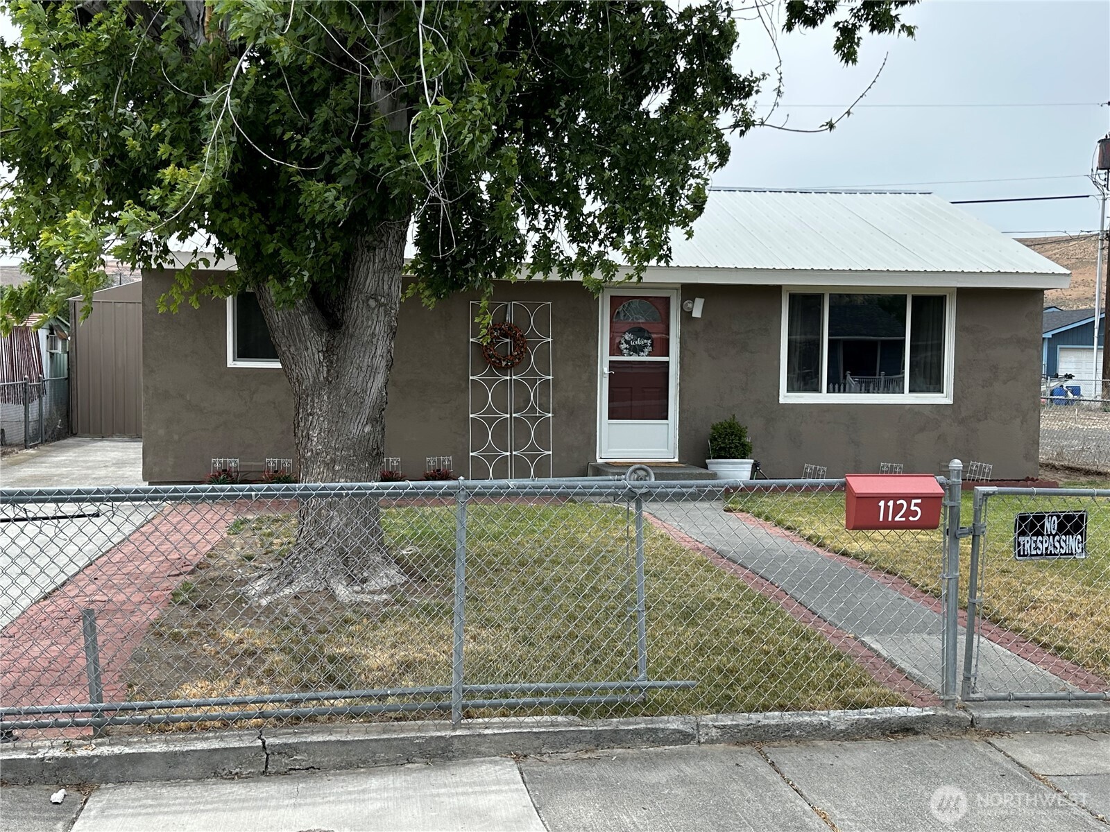 1125 Se Cottage Street Property Photo 1