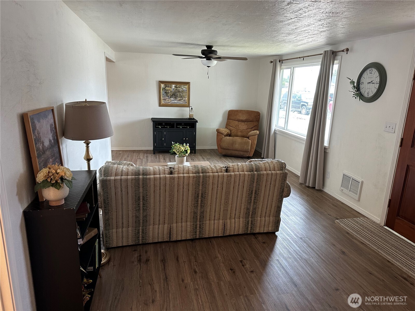 1125 Se Cottage Street Property Photo 2