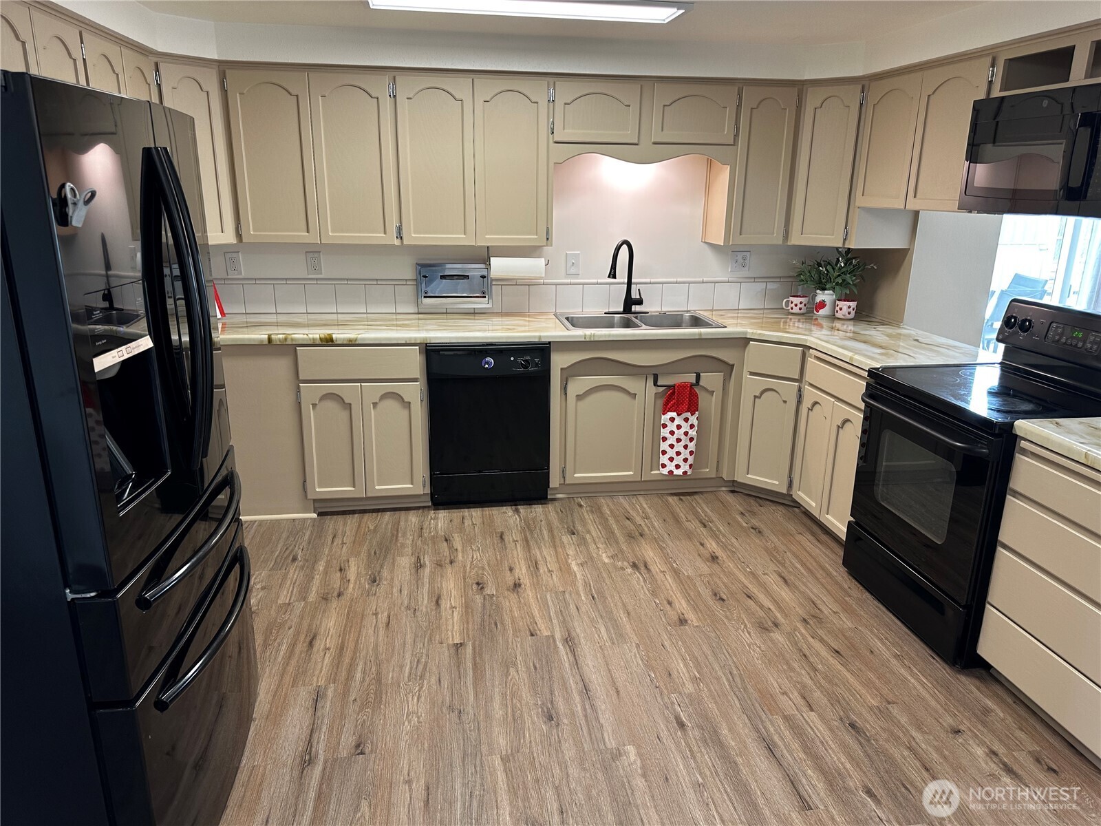1125 Se Cottage Street Property Photo 3