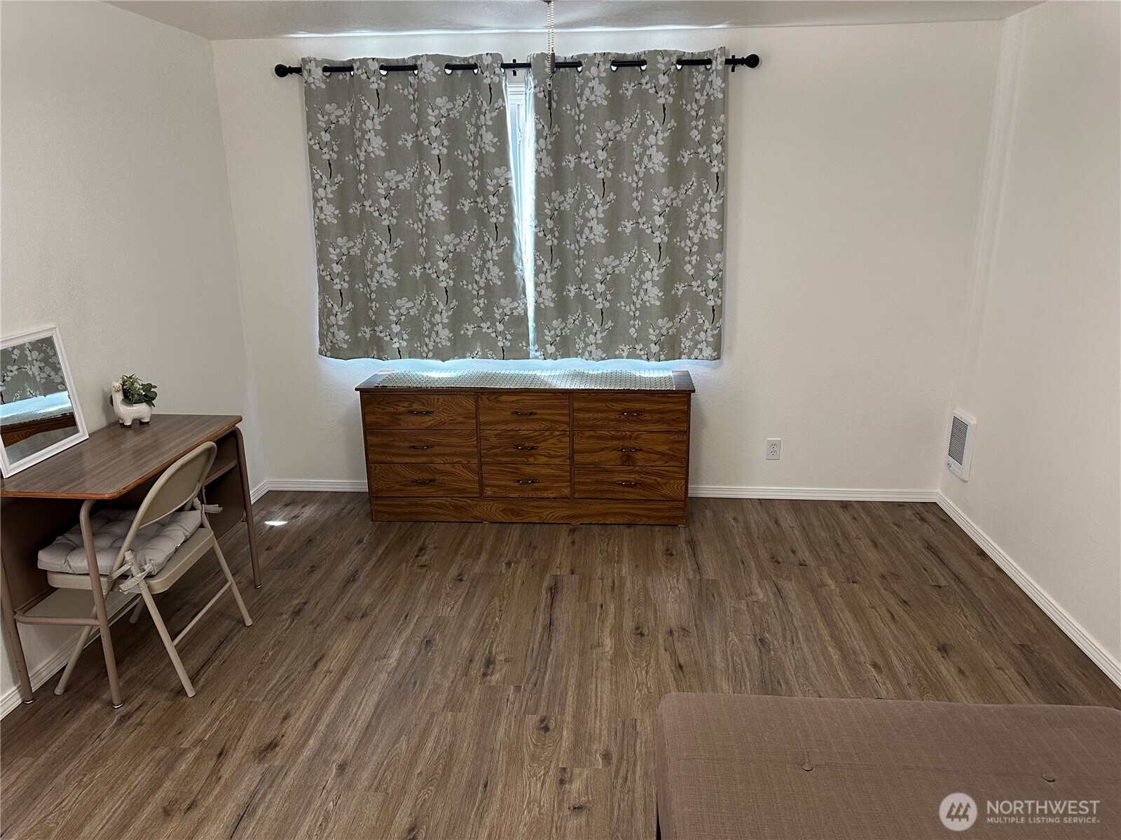 1125 Se Cottage Street Property Photo 7