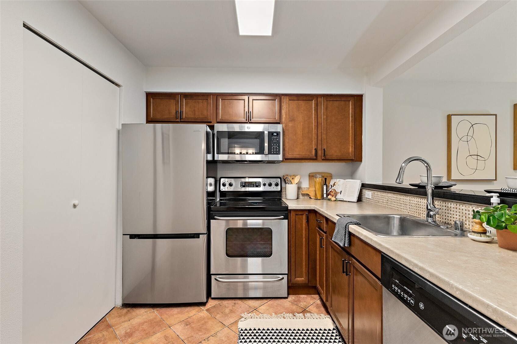 700 E Denny Way 206 Property Photo 7