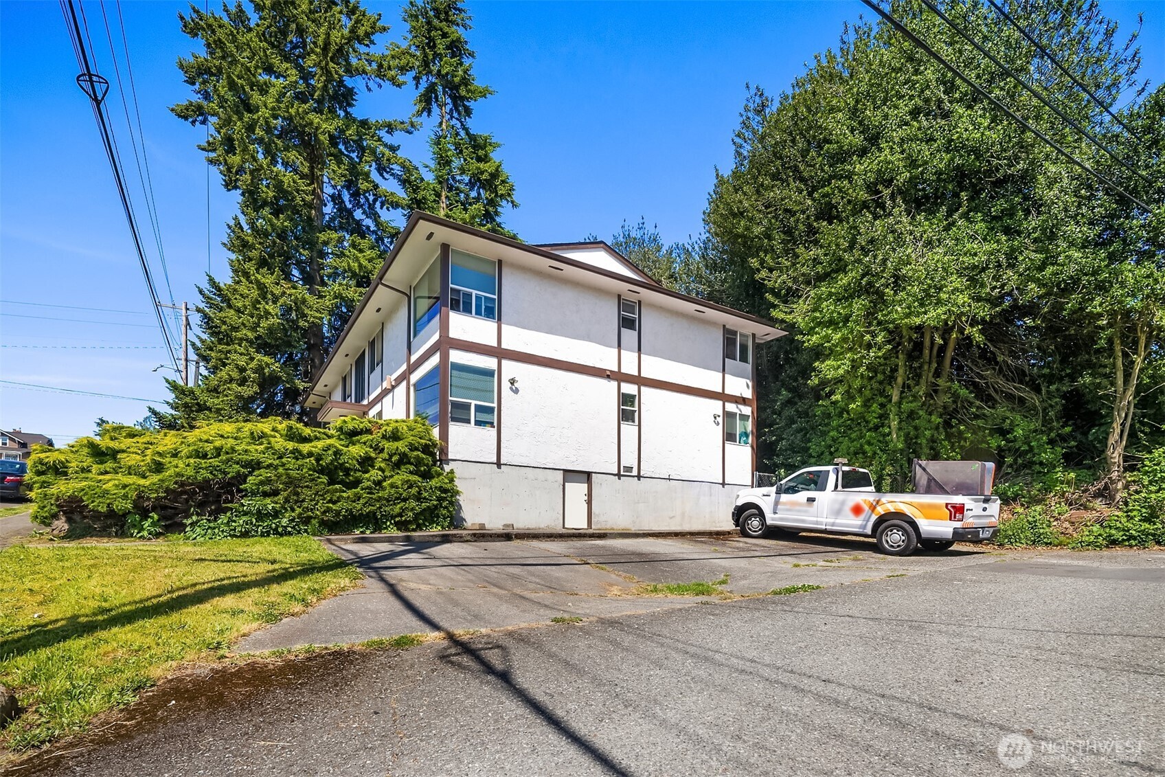 1907 37th Street Property Photo 2