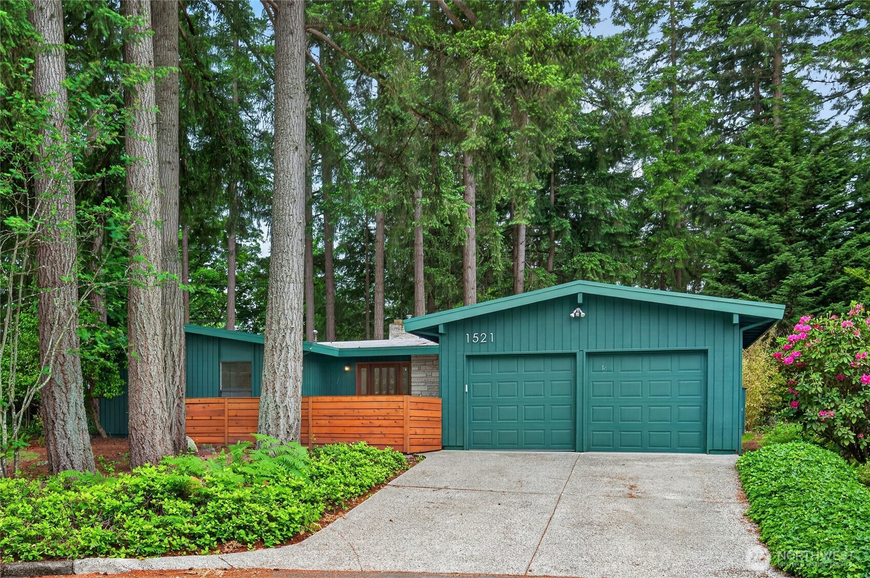 1521 150th Avenue Property Photo 2