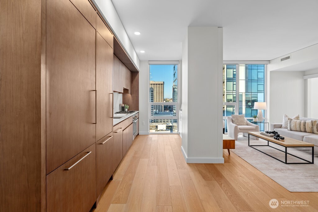 121 Stewart Street 2202 Property Photo 3