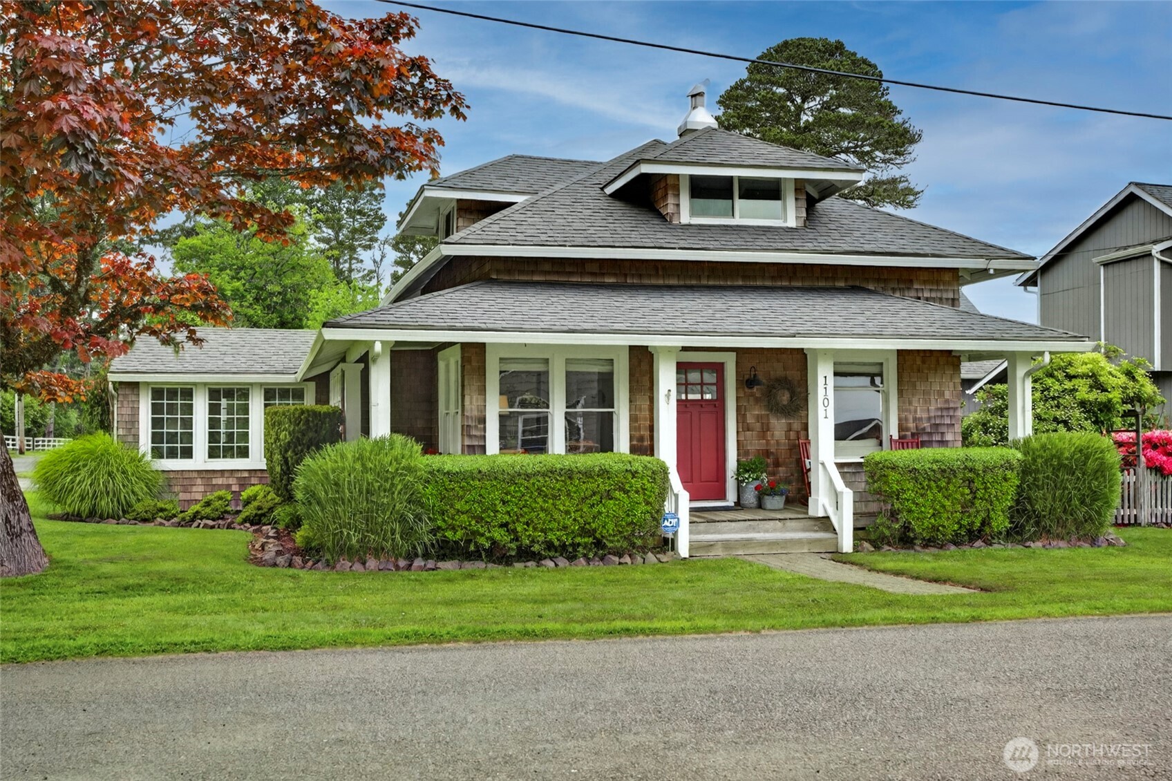 1101 35th Street Property Photo 1