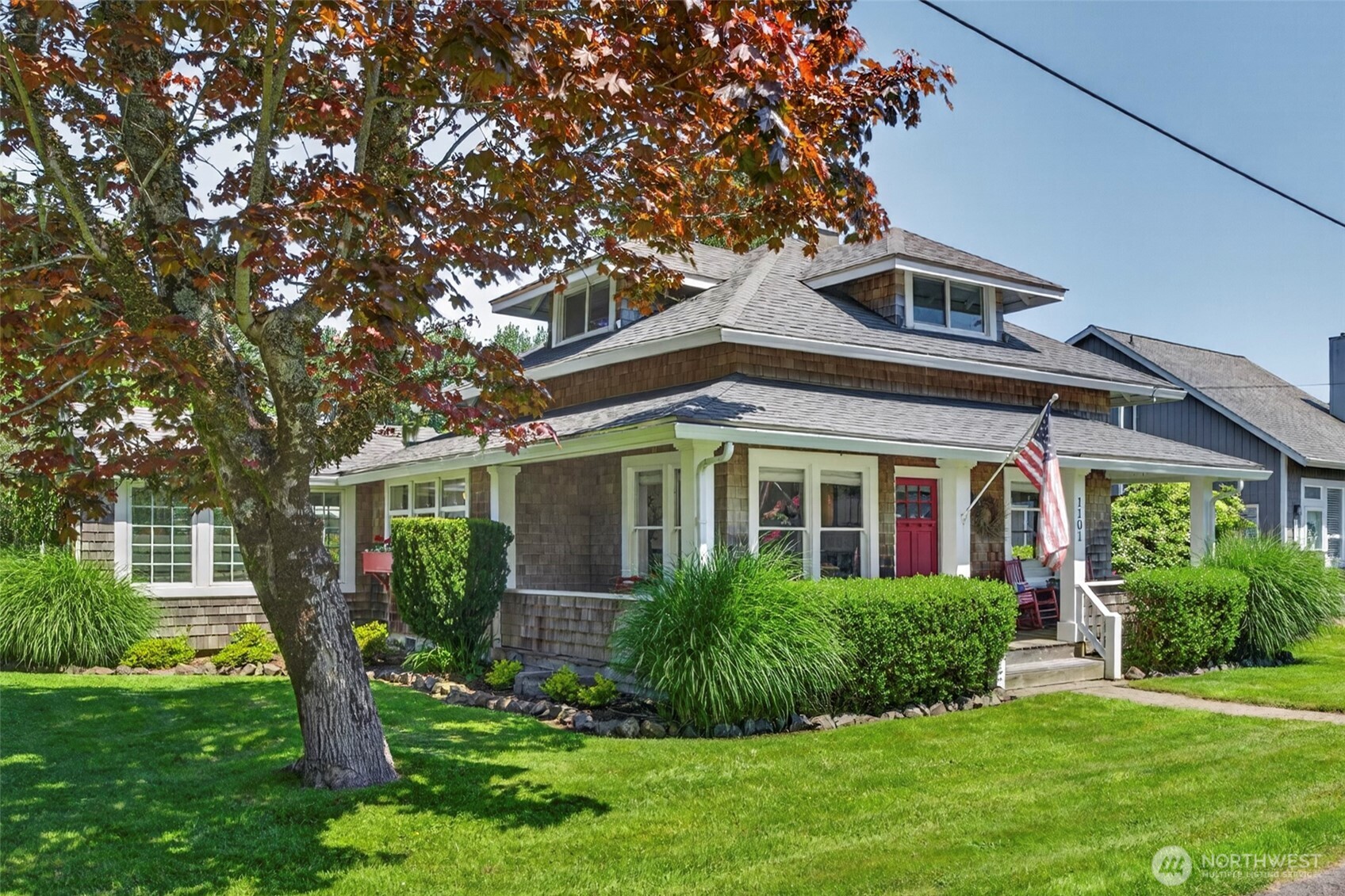 1101 35th Street Property Photo 2