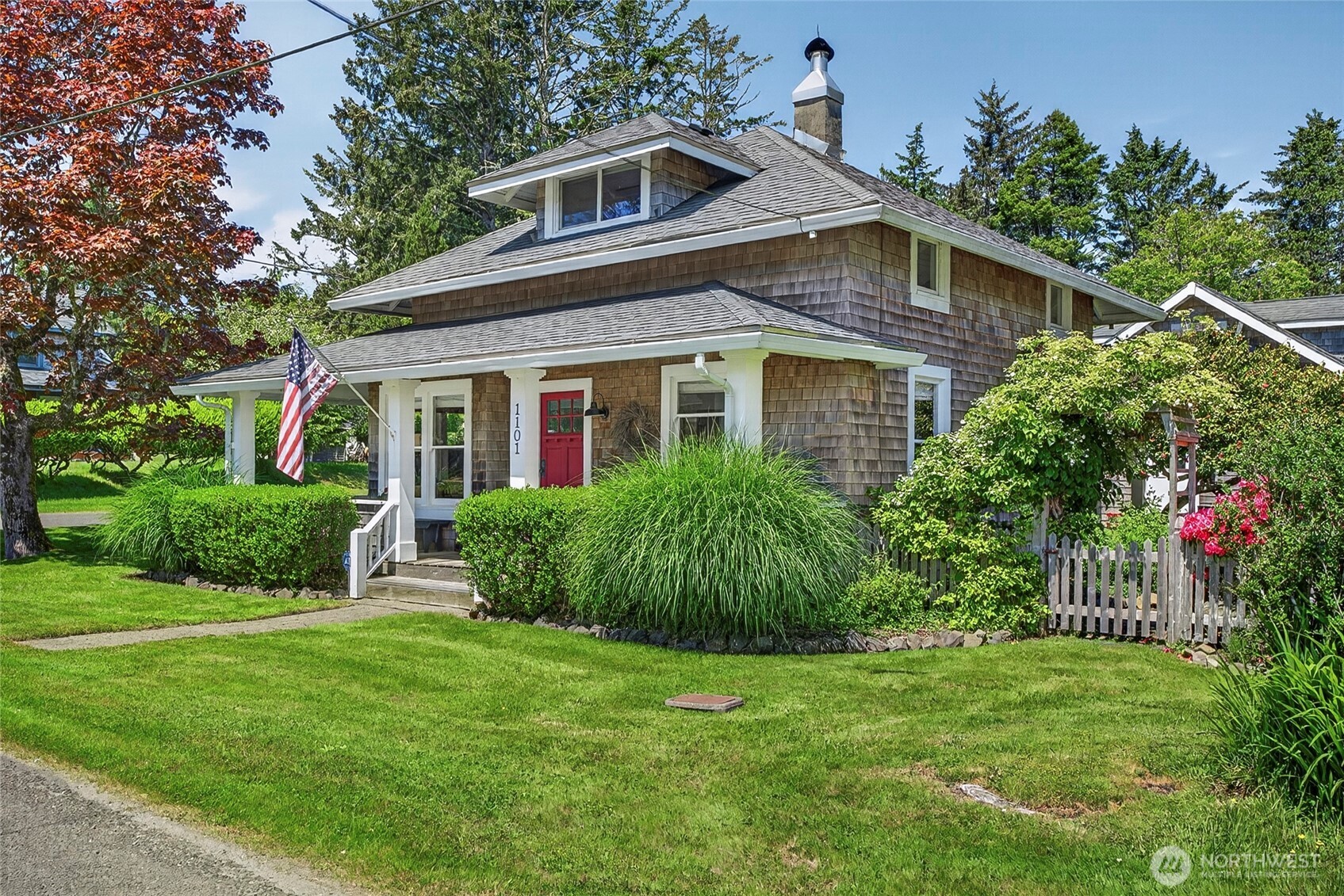 1101 35th Street Property Photo 3