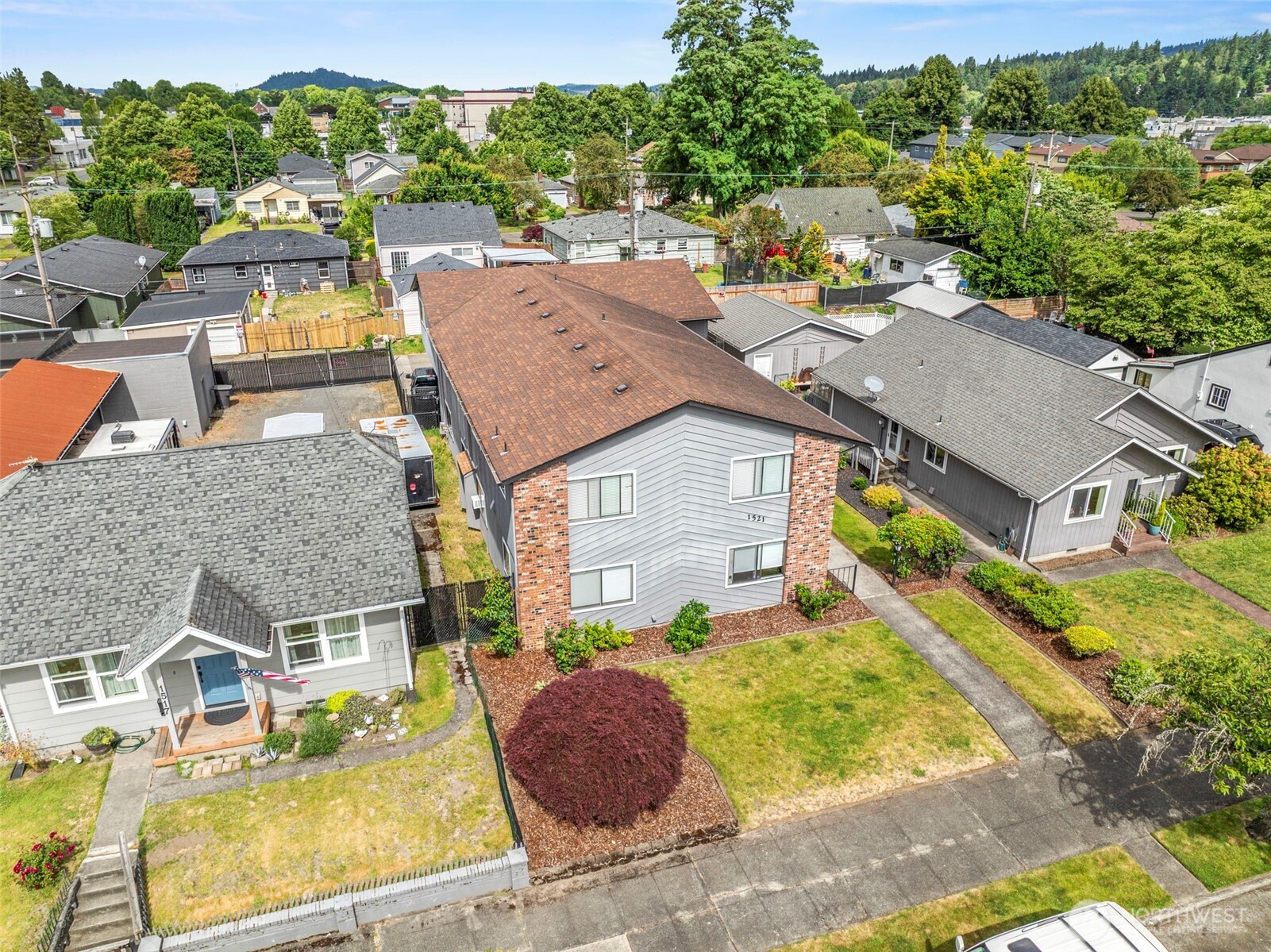 1521 9th Avenue Property Photo 4
