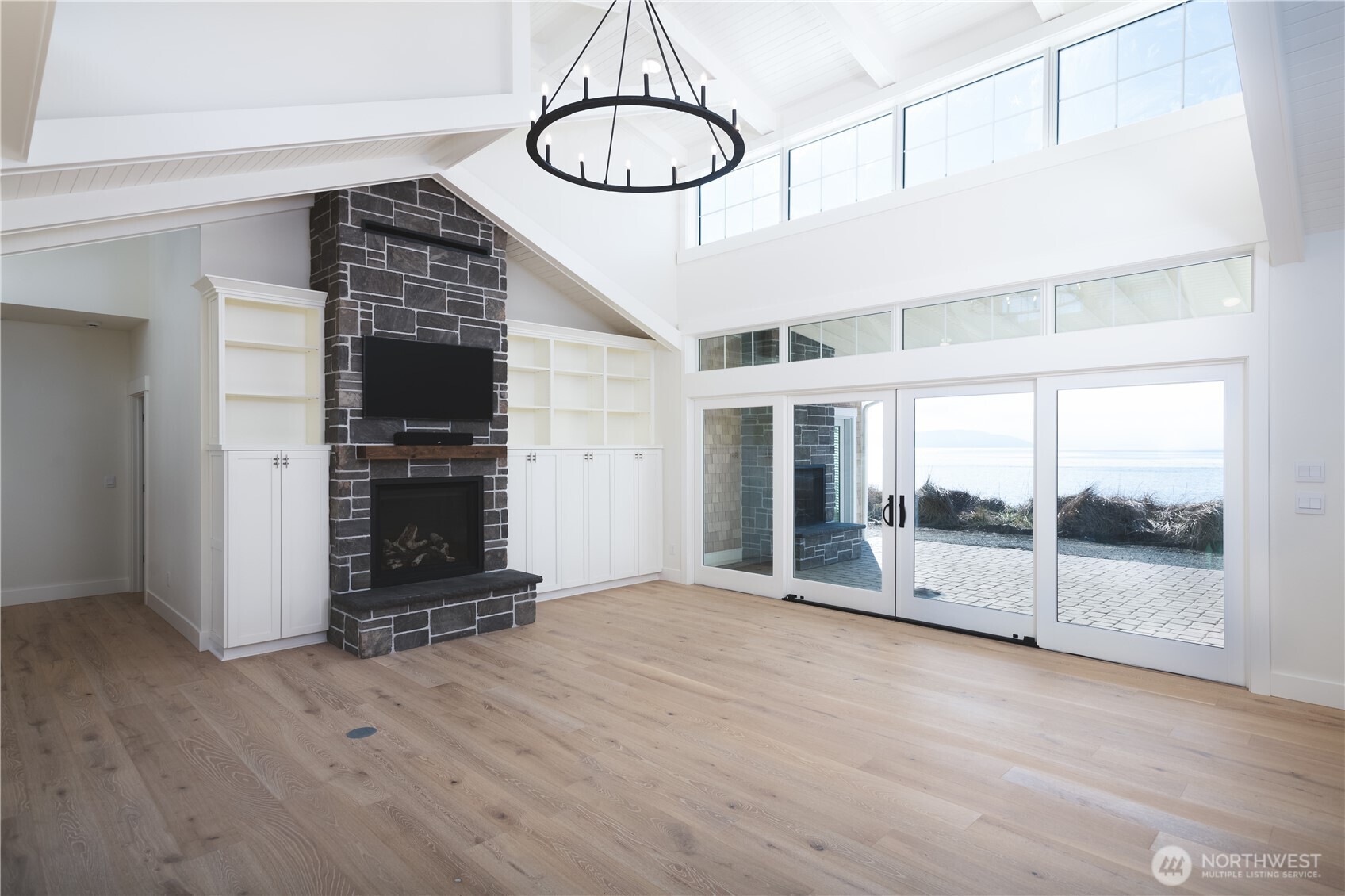 2215 Skyline Way Property Photo 9